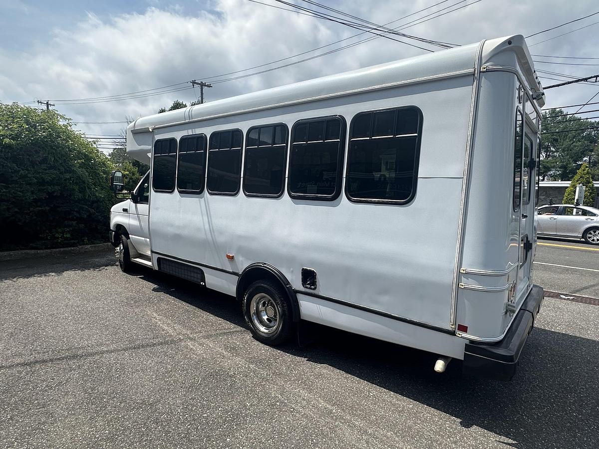 Refurbished 2017 Ford E-450