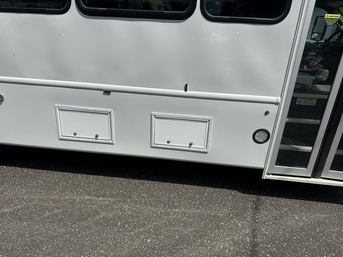 Used 2015 Ford F550 25 Passenger 2 Wheelchair Shuttle Bus