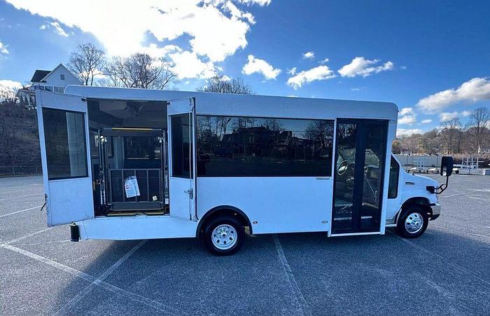 Refurbished 2016 FORD NON CDL AIRPORT SEATING 12/2 WHEELCHAIR SHUTTLE