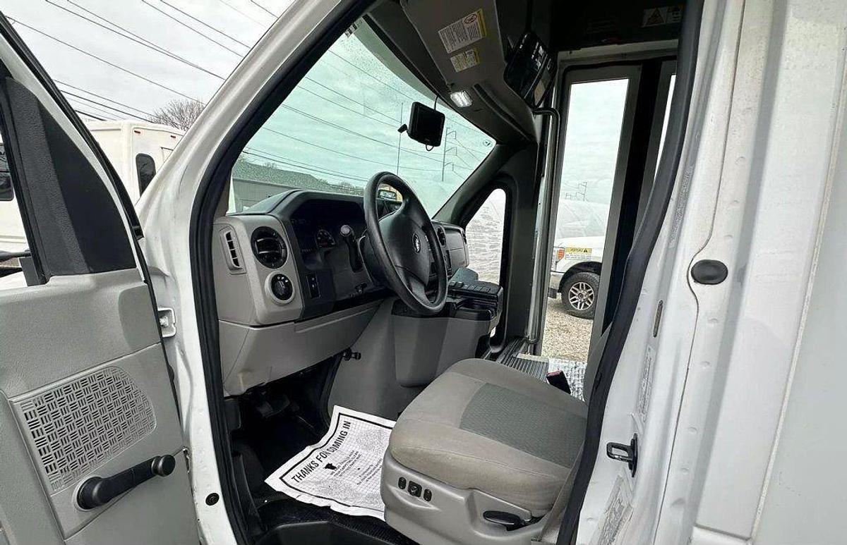 Used 2015 Ford E-350 Non CDL 8/4 Wheelchair Shuttle Bus