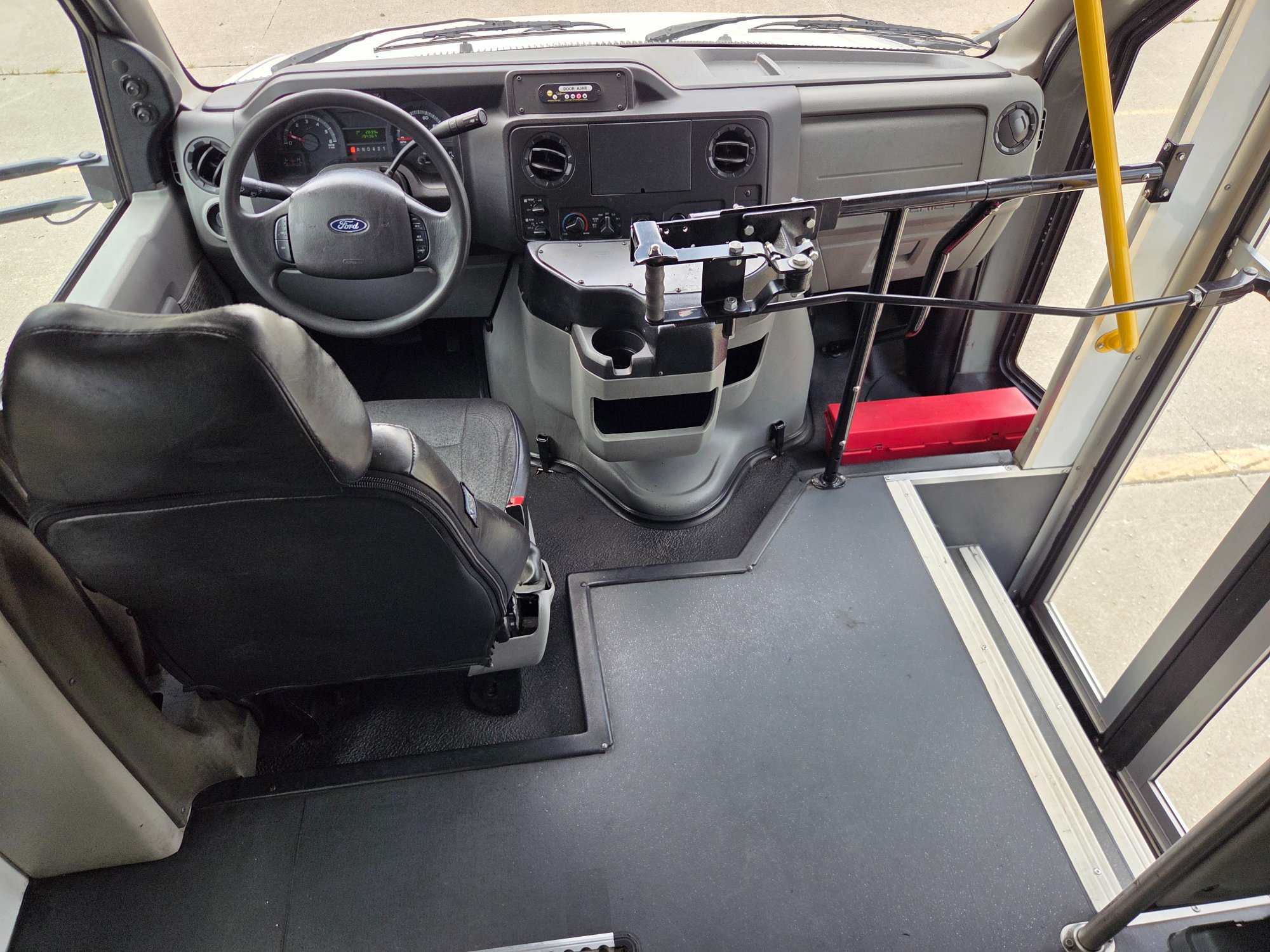 Used 2020 Ford E-350 StarCraft Non-CDL 7/2 Wheelchair Shuttle Bus