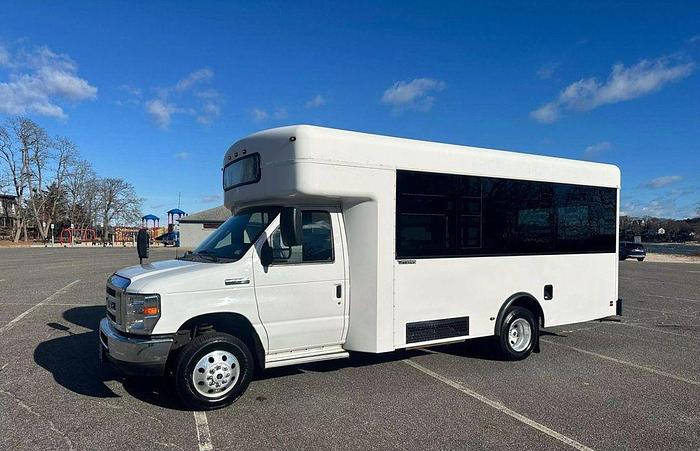Refurbished 2016 FORD NON CDL AIRPORT SEATING 12/2 WHEELCHAIR SHUTTLE