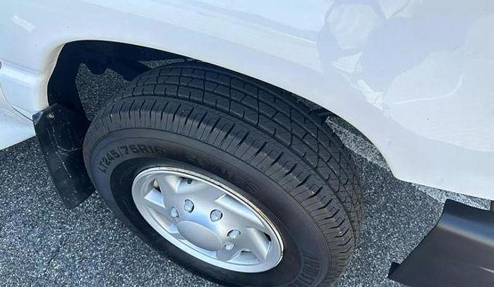 Refurbished 2013 Ford E-350 Non CDL 6/2 Wheelchair Shuttle Bus