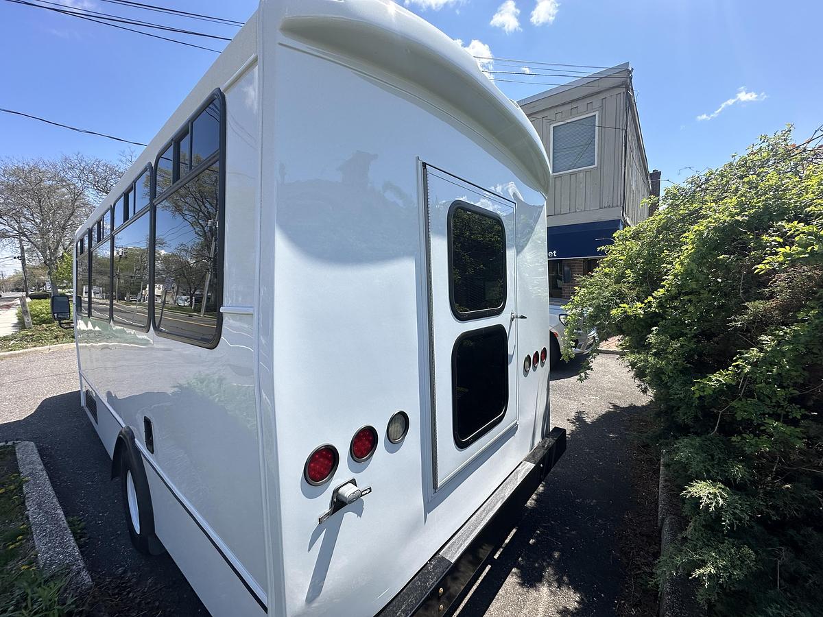 Refurbished 2018 Ford E-450 19/7 Wheelchair Shuttle Bus