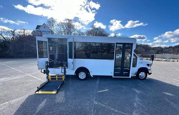 Refurbished 2016 FORD NON CDL AIRPORT SEATING 12/2 WHEELCHAIR SHUTTLE