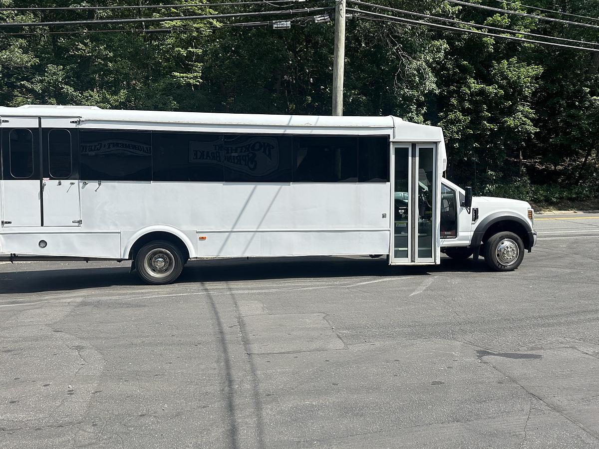 Refurbished 2018 Ford F550 Glaval Wheelchair Shuttle Bus 28 Passenger 2 Wheelchair