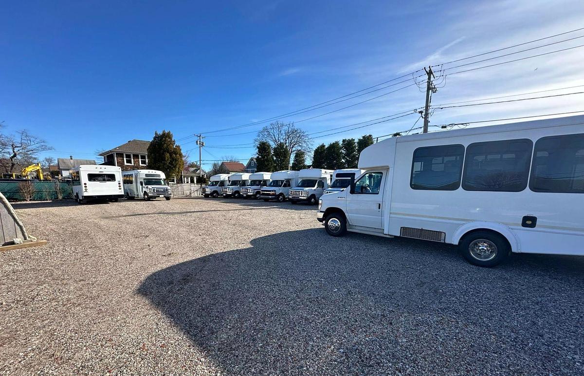 Refurbished 2012 Ford E-450 Non-CDL Shuttle Bus β 14 Pass with Luggage