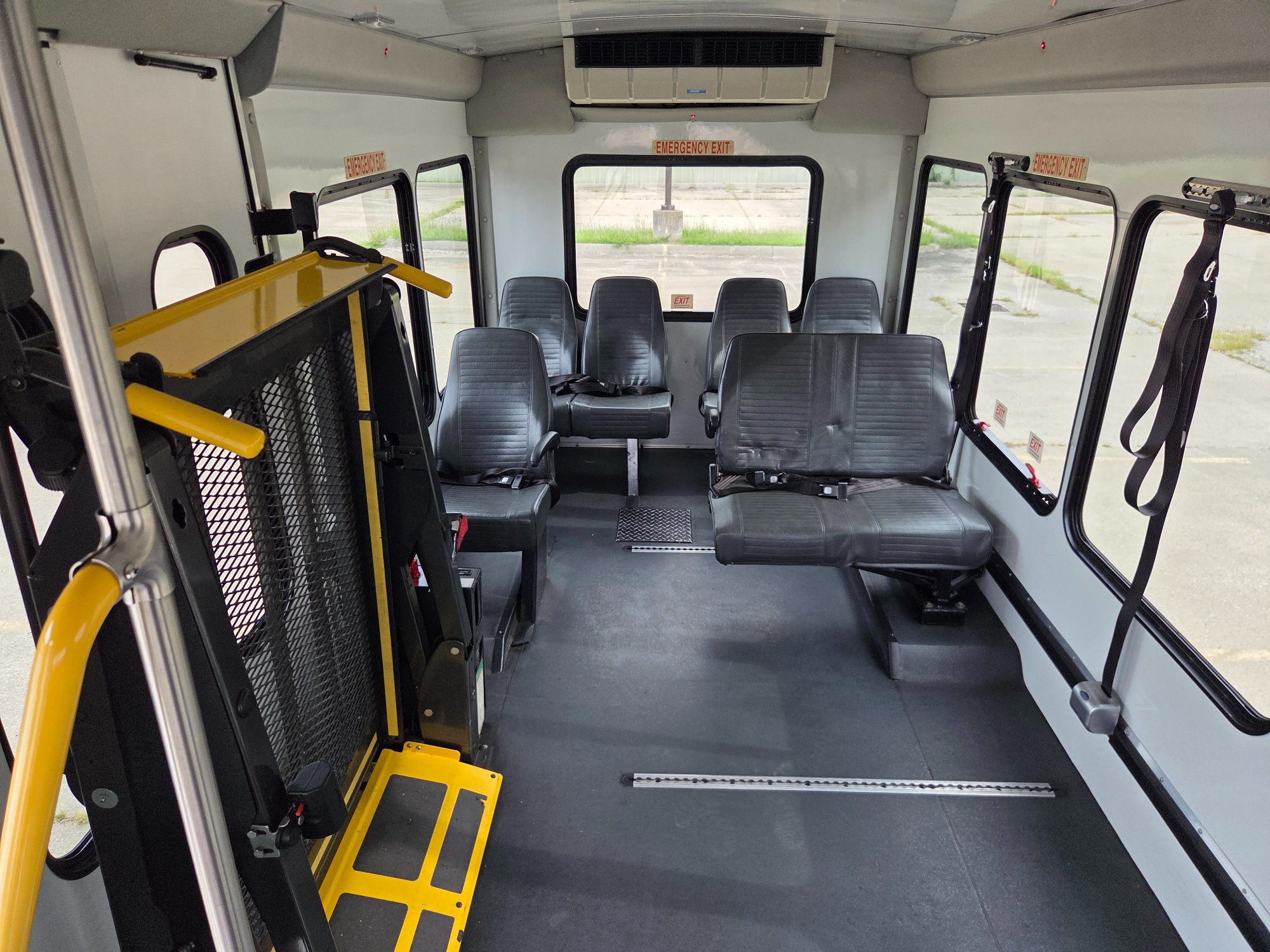 Used 2020 Ford E-350 StarCraft Non-CDL 7/2 Wheelchair Shuttle Bus