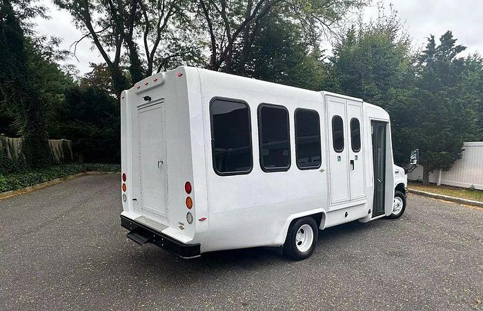 Refurbished 2021 Ford E-350 Non CDL 13/1 Wheelchair Shuttle Bus W/LUGGAGE
