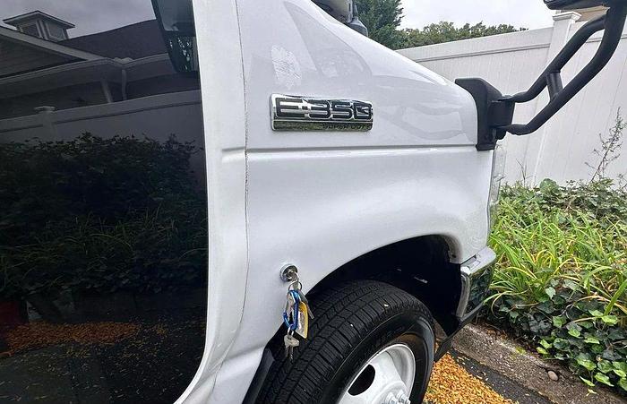 Refurbished 2021 Ford E-350 Non CDL 13/1 Wheelchair Shuttle Bus W/LUGGAGE