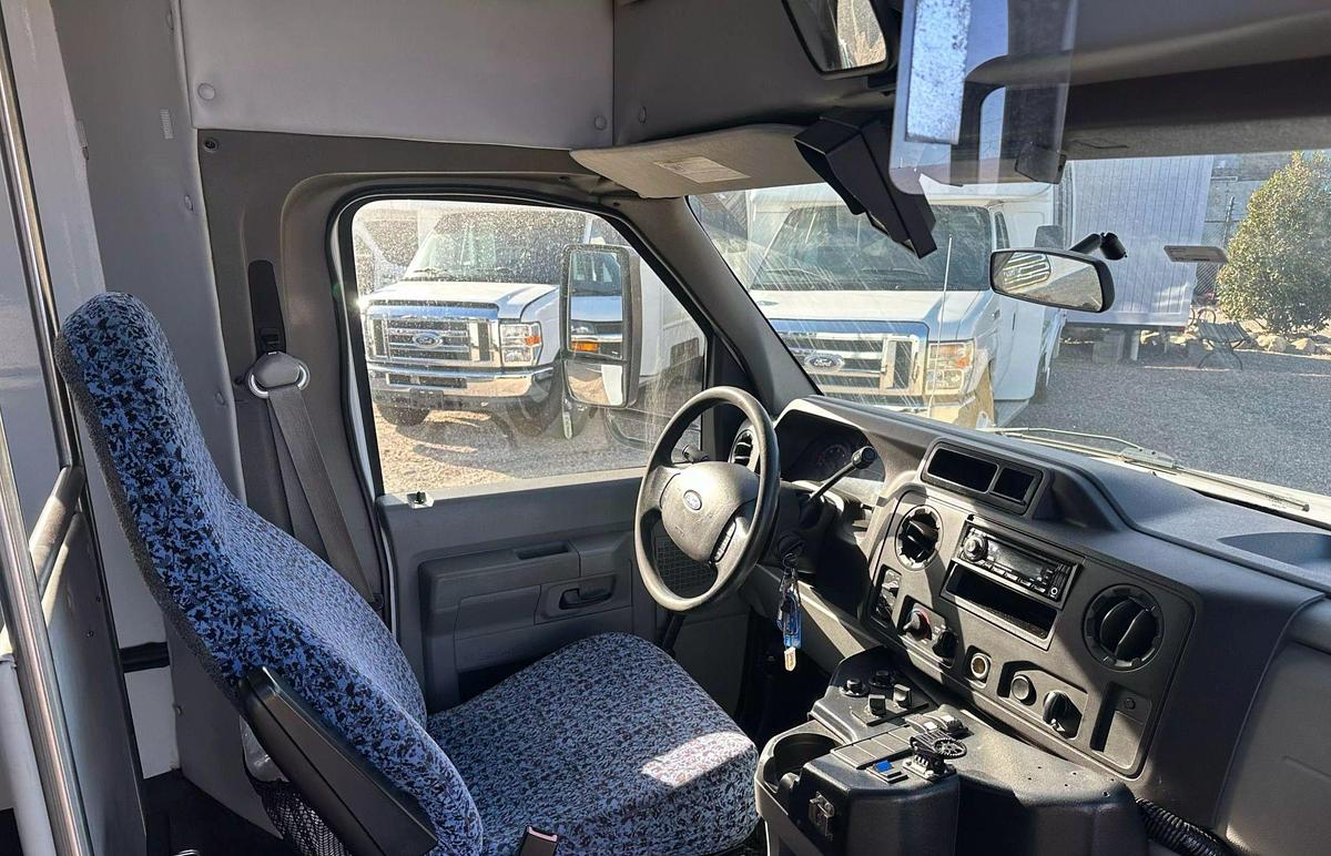 Refurbished 2012 Ford E-450 Non-CDL Shuttle Bus β 14 Pass with Luggage