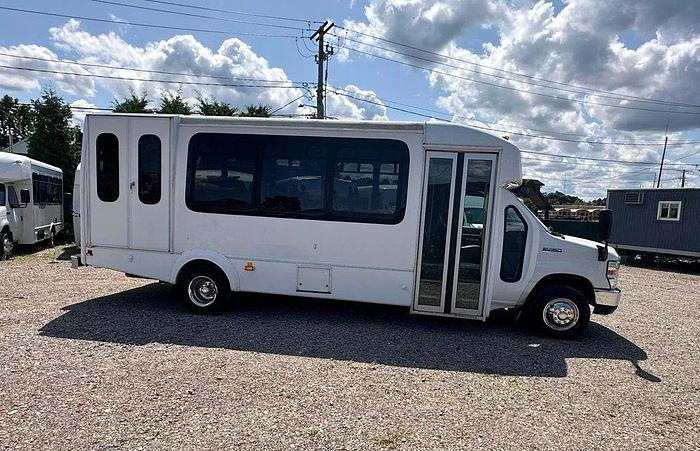Refurbished 2016 Ford E-450 18/2 WHEELCHAIR SHUTTLE BUS