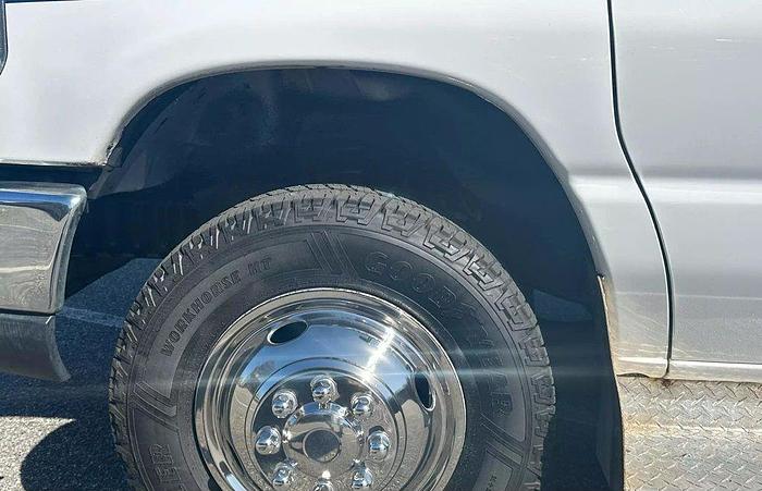 Used 2013 Ford E-350 Non CDL 8/4 Wheelchair Shuttle Bus