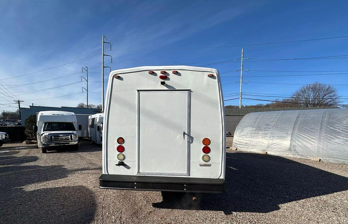 Refurbished 2012 Ford E-450 Non-CDL Shuttle Bus β 14 Pass with Luggage