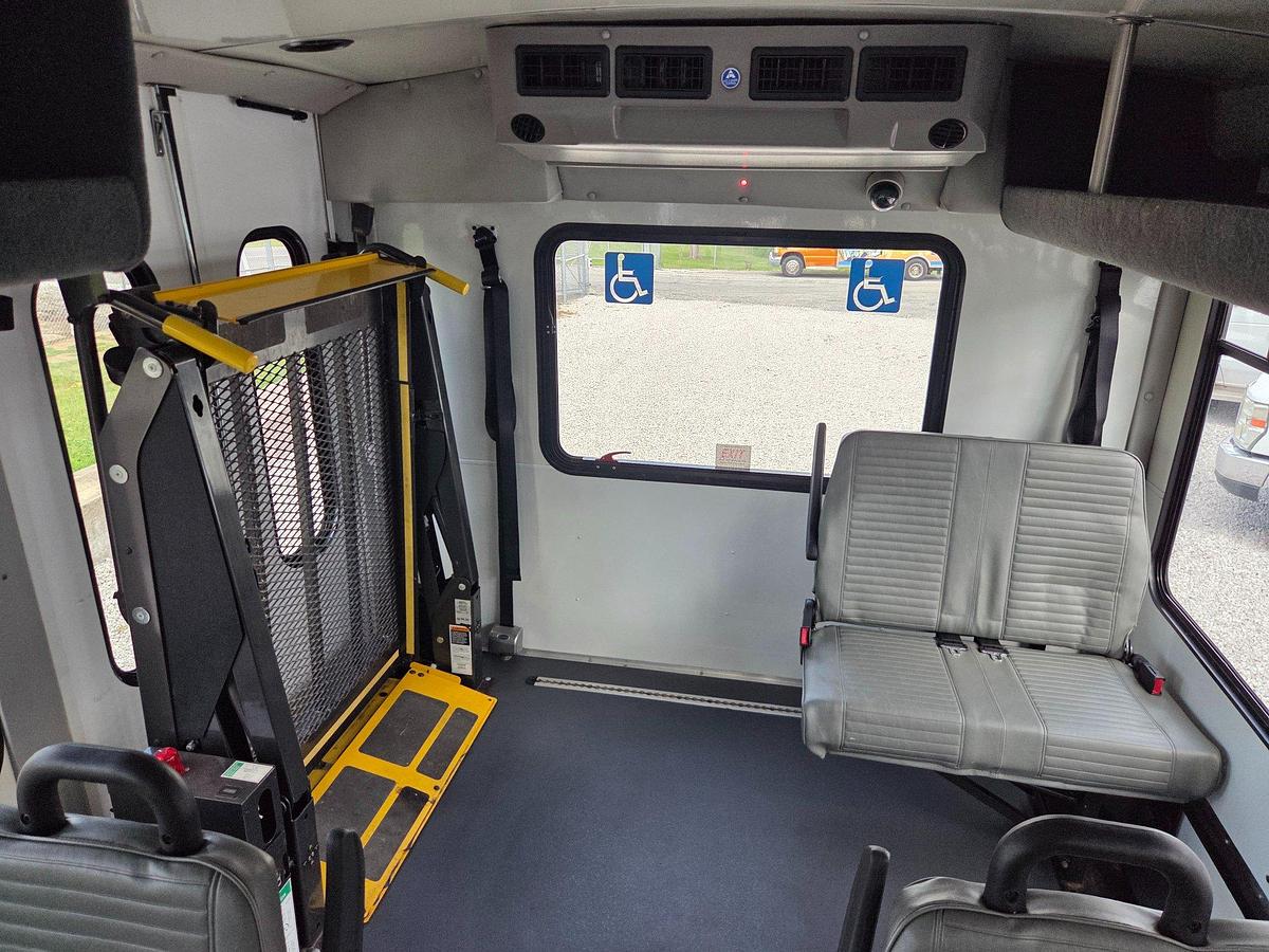 Used 2016 Ford E-450 StarCraft Non-CDL 12/5 Wheelchair Shuttle Bus