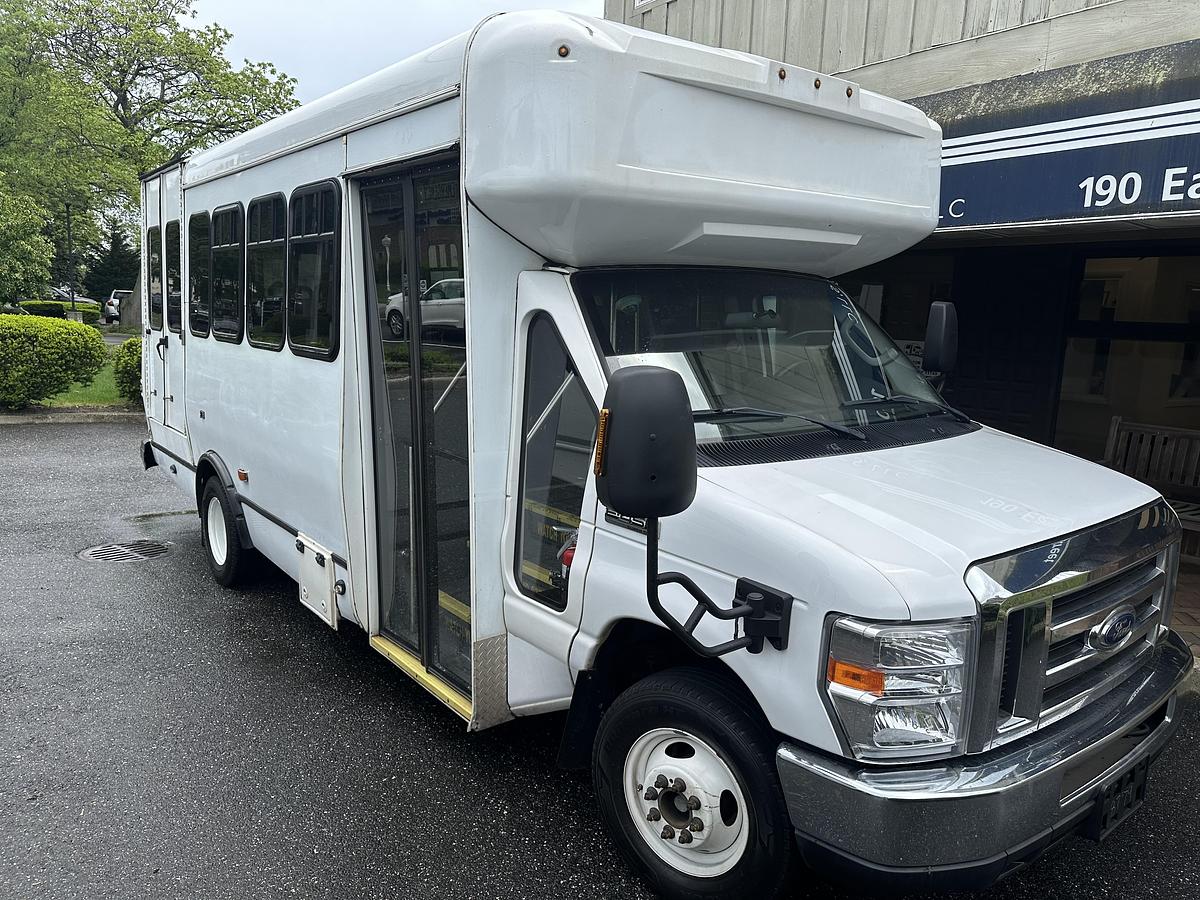 Refurbished 2017 Ford E-450