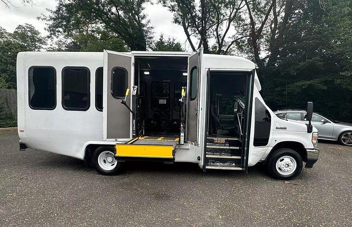 Refurbished 2021 Ford E-350 Non CDL 13/1 Wheelchair Shuttle Bus W/LUGGAGE