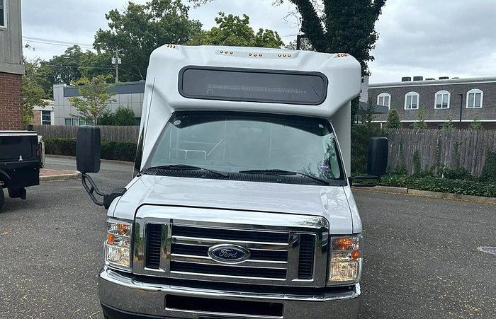 Refurbished 2021 Ford E-350 Non CDL 13/1 Wheelchair Shuttle Bus W/LUGGAGE