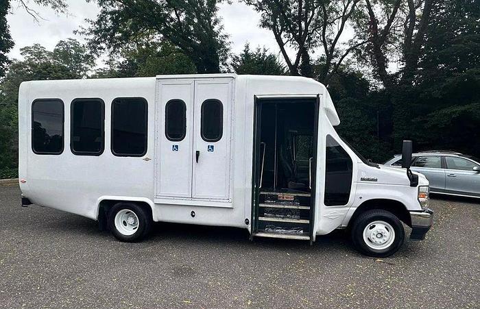 Refurbished 2021 Ford E-350 Non CDL 13/1 Wheelchair Shuttle Bus W/LUGGAGE