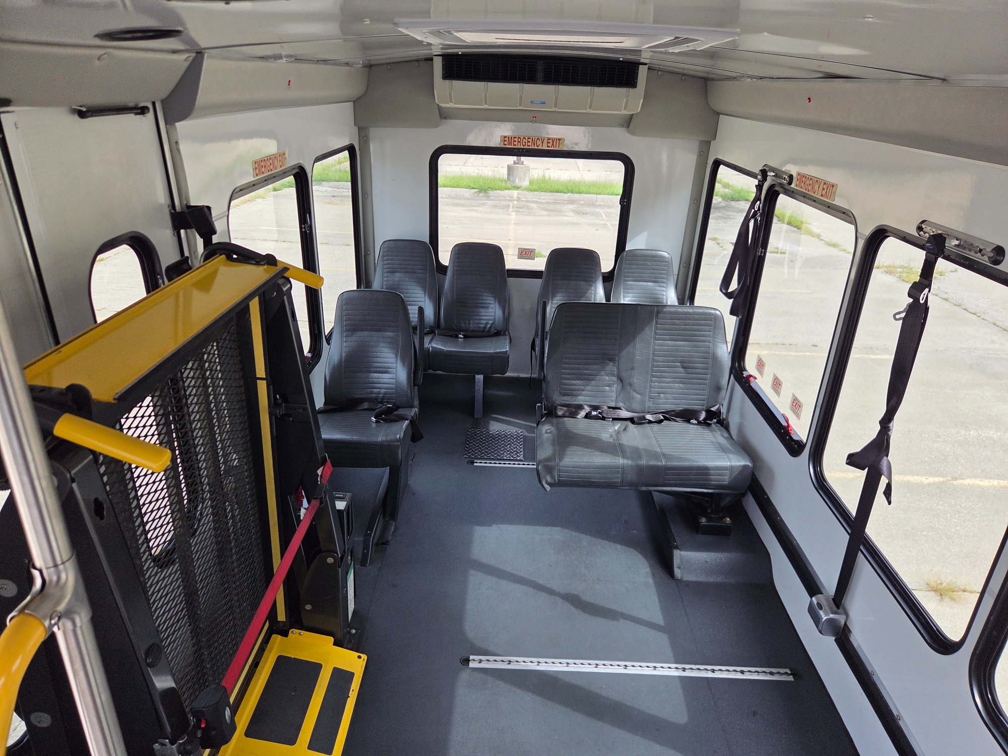 Used 2020 Ford E-350 StarCraft Non-CDL 7/2 Wheelchair Shuttle Bus