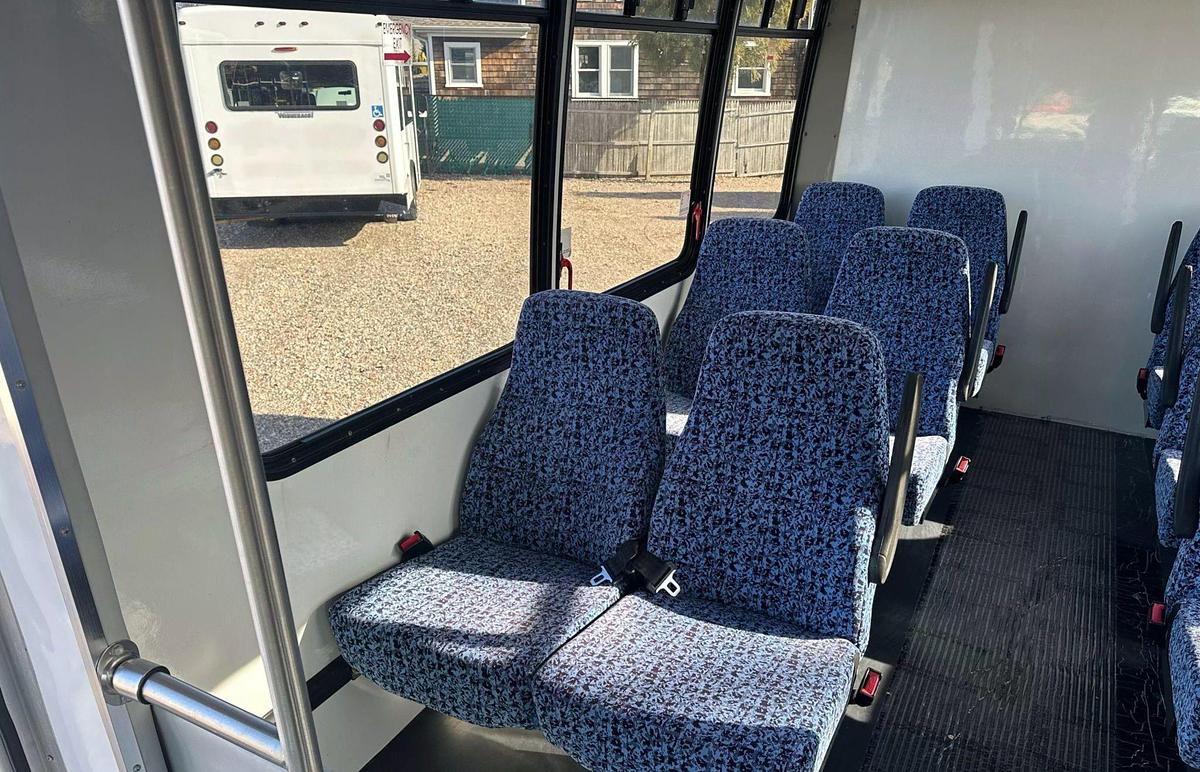 Refurbished 2012 Ford E-450 Non-CDL Shuttle Bus β 14 Pass with Luggage
