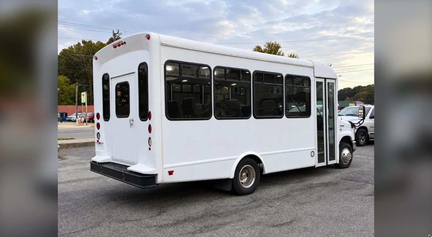 Reconditioned 2019 Ford E-350 StarCraft Non-CDL 14 Passenger Shuttle Bus