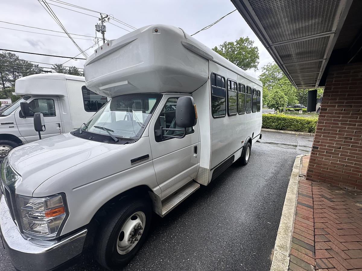Refurbished 2017 Ford E-450