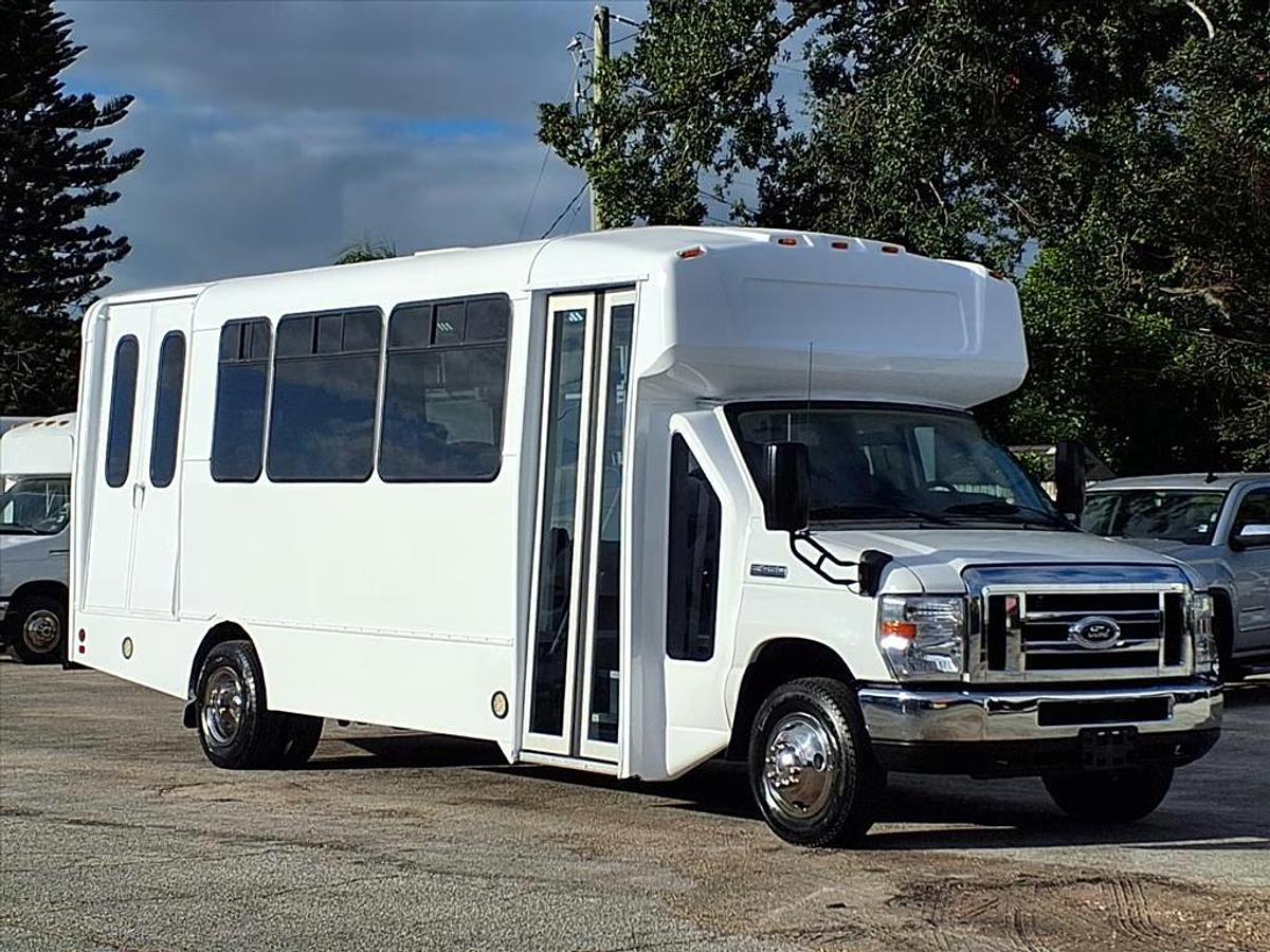 Used 2018 Ford E-450 19/7 Wheelchair Shuttle Bus