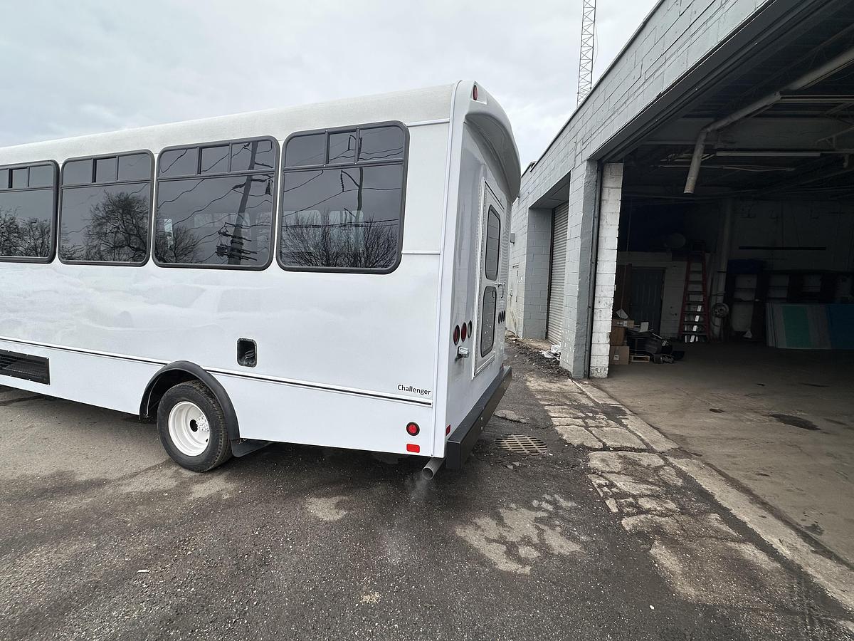 Used 2017 Ford E-450 19/7 Wheelchair Shuttle Bus