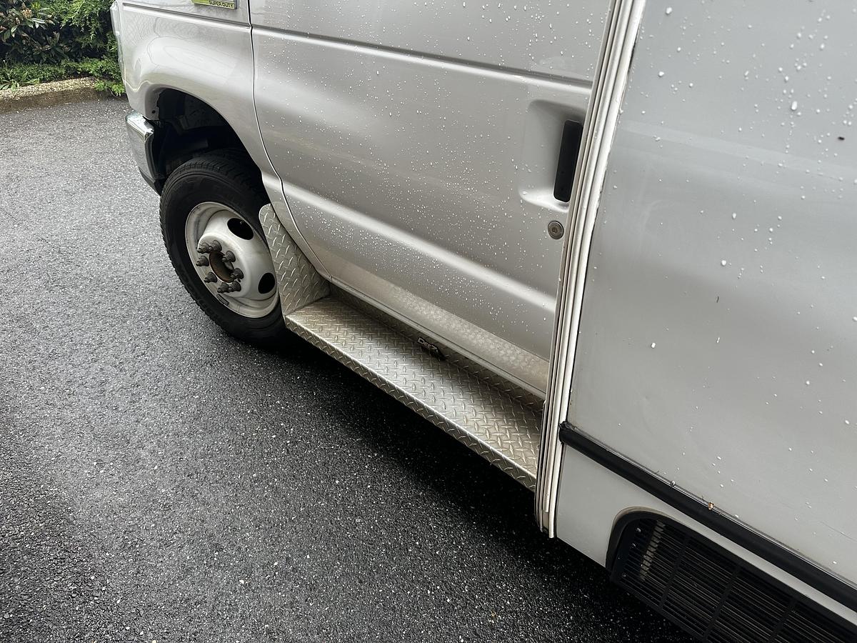 Refurbished 2017 Ford E-450