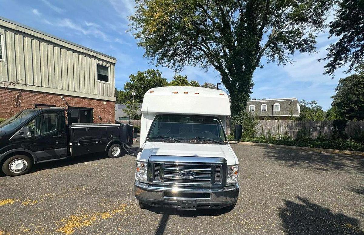Refurbished 2015 Ford E-350 Non CDL 8/4 Wheelchair Shuttle Bus