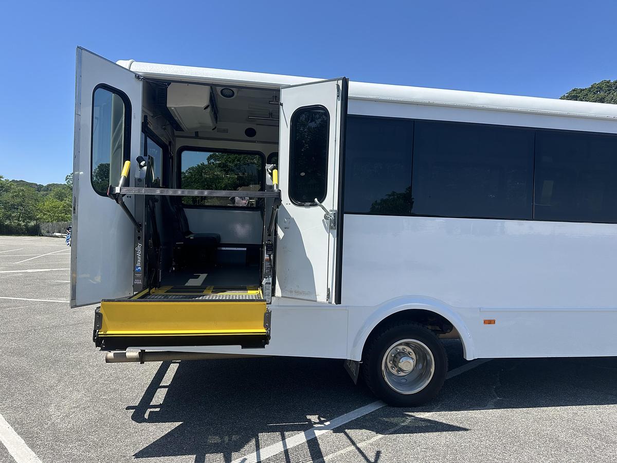 Refurbished 2018 Ford F550 Glaval Wheelchair Shuttle Bus 28 Passenger 2 Wheelchair