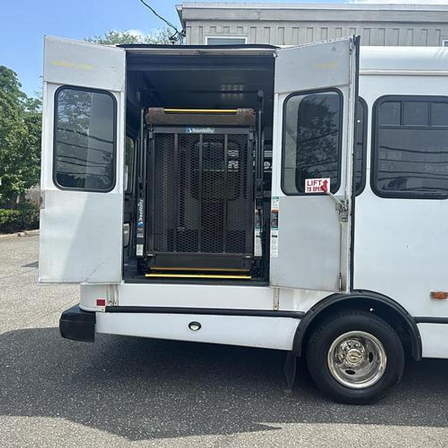 Refurbished 2017 Ford E-450 NON CDL 12 / 4 WHEELCHAIR SHUTTLE BUS