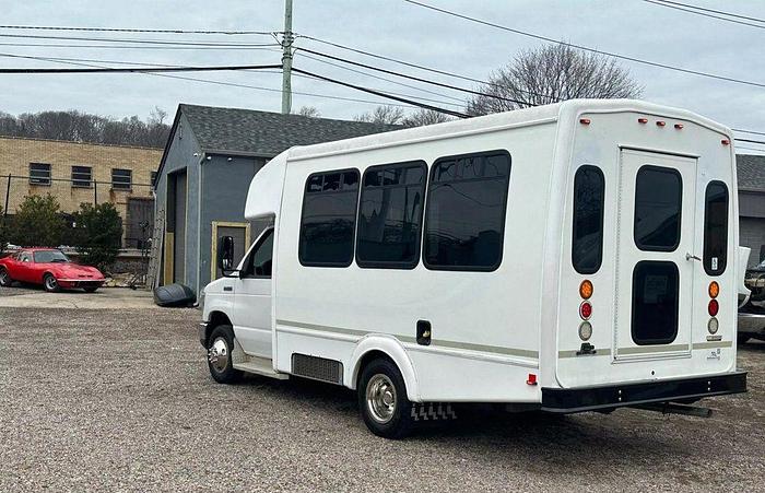 Refurbished 2015 Ford E-350 Non CDL 8/4 Wheelchair Shuttle Bus