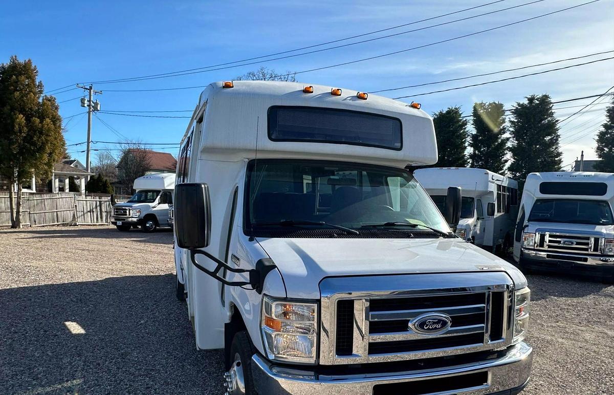 Refurbished 2012 Ford E-450 Non-CDL Shuttle Bus β 14 Pass with Luggage