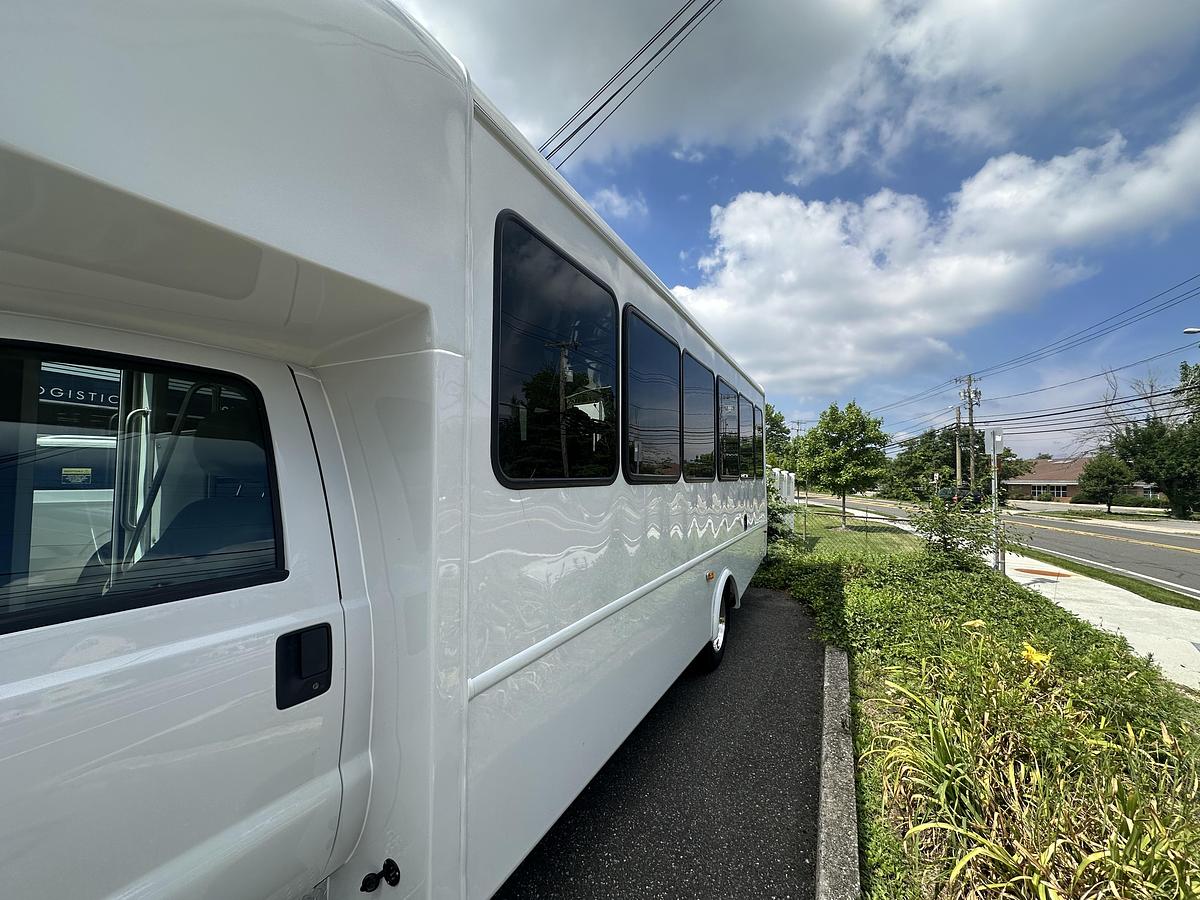 Used 2015 Ford F550 25 Passenger 2 Wheelchair Shuttle Bus