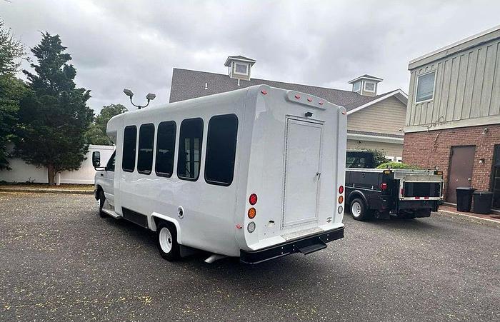 Refurbished 2021 Ford E-350 Non CDL 13/1 Wheelchair Shuttle Bus W/LUGGAGE