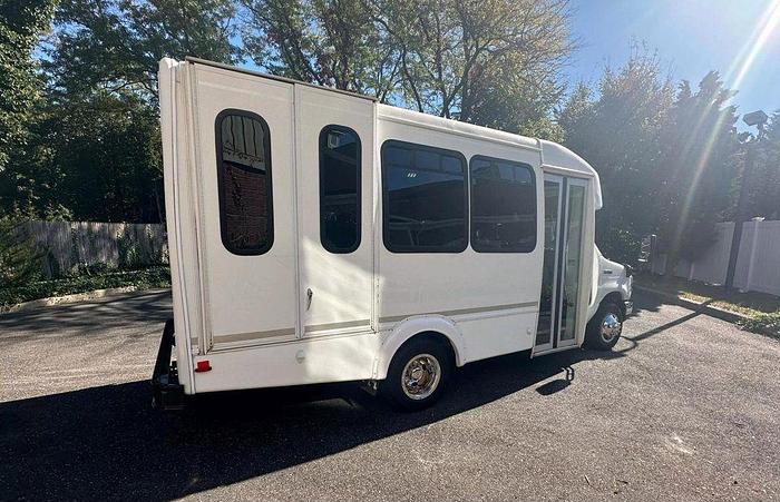 Used 2015 Ford E-350 Non CDL 8/4 Wheelchair Shuttle Bus
