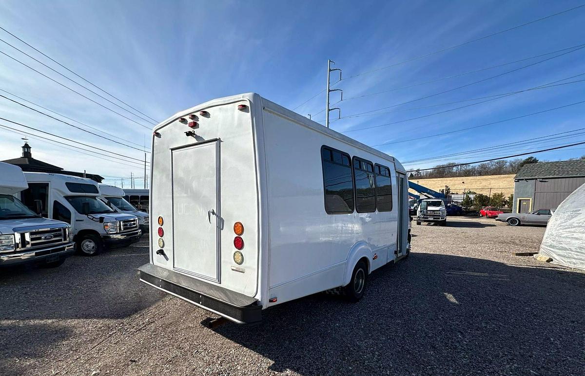 Refurbished 2012 Ford E-450 Non-CDL Shuttle Bus β 14 Pass with Luggage