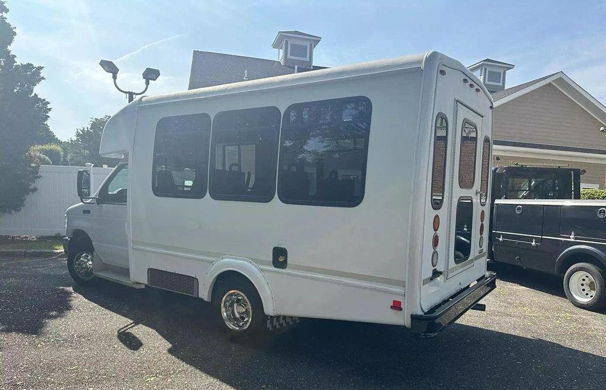 Refurbished 2015 Ford E-350 Non CDL 8/4 Wheelchair Shuttle Bus