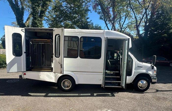 Used 2015 Ford E-350 Non CDL 8/4 Wheelchair Shuttle Bus