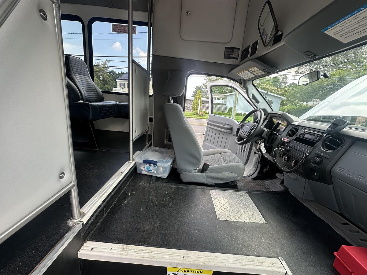 Used 2015 Ford F550 25 Passenger 2 Wheelchair Shuttle Bus