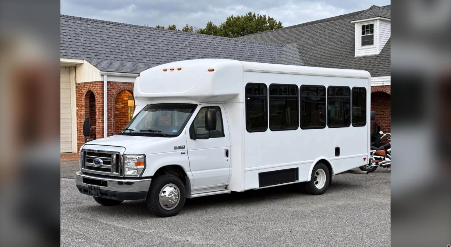 Reconditioned 2019 Ford E-350 StarCraft Non-CDL 14 Passenger Shuttle Bus