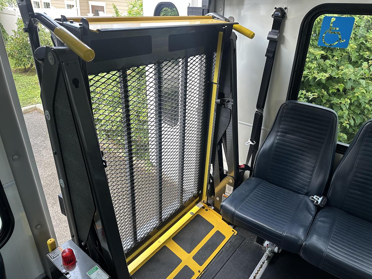 Used 2015 Ford F550 25 Passenger 2 Wheelchair Shuttle Bus