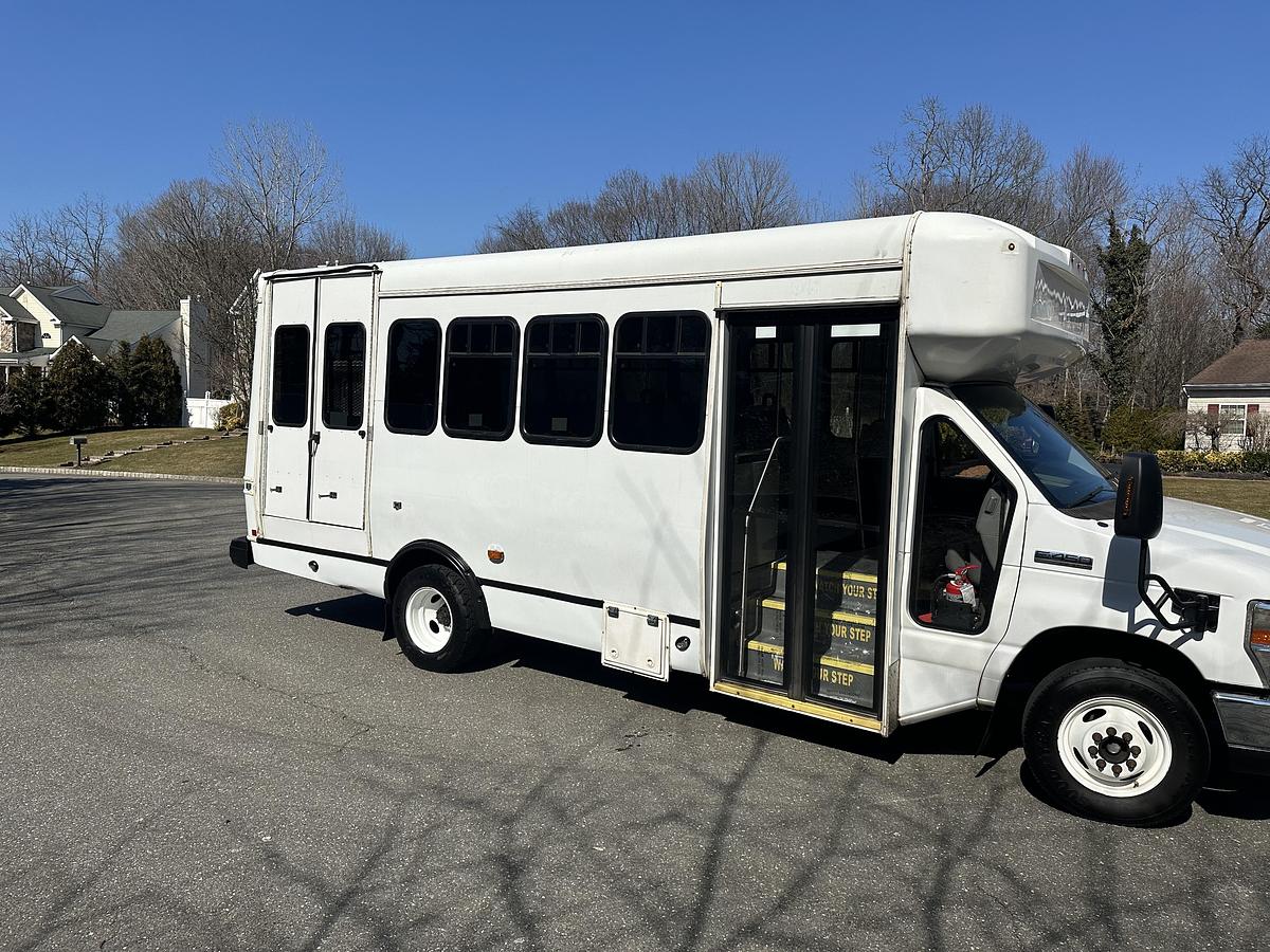 Refurbished 2017 Ford E-450