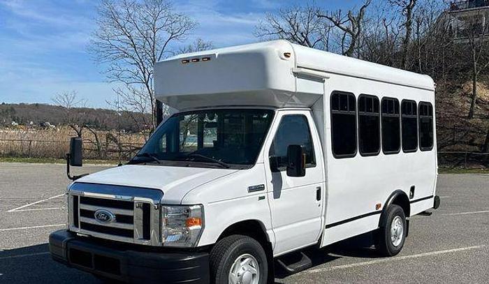 Refurbished 2013 Ford E-350 Non CDL 6/2 Wheelchair Shuttle Bus