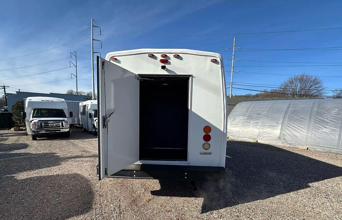 Refurbished 2012 Ford E-450 Non-CDL Shuttle Bus β 14 Pass with Luggage