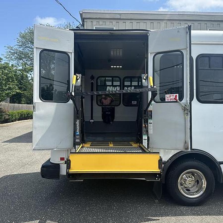 Refurbished 2017 Ford E-450 NON CDL 12 / 4 WHEELCHAIR SHUTTLE BUS
