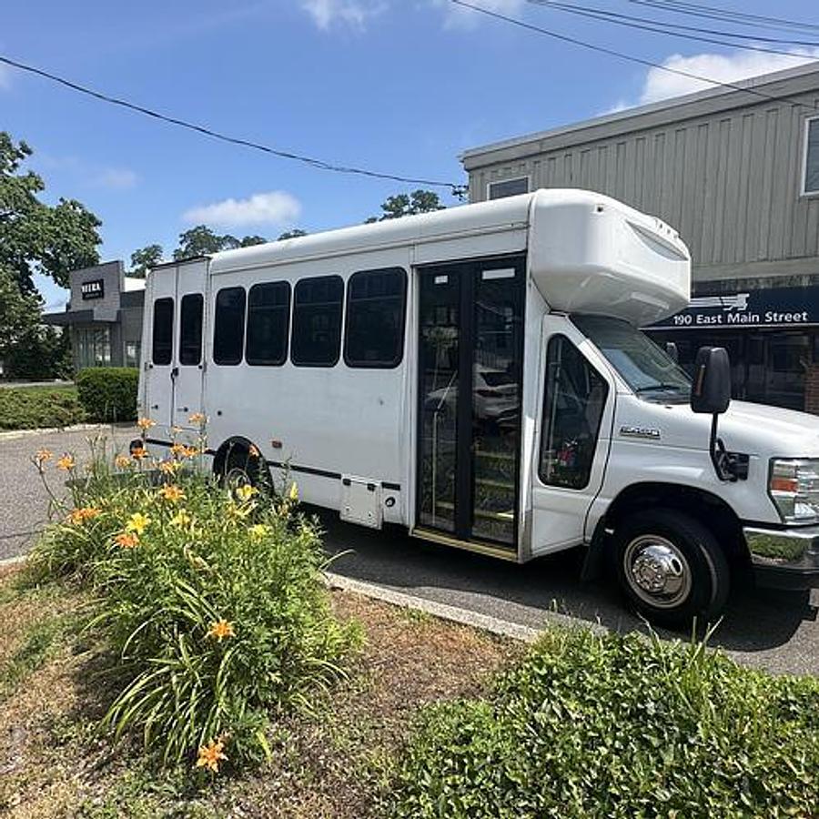 Refurbished 2017 Ford E-450 NON CDL 12 / 4 WHEELCHAIR SHUTTLE BUS