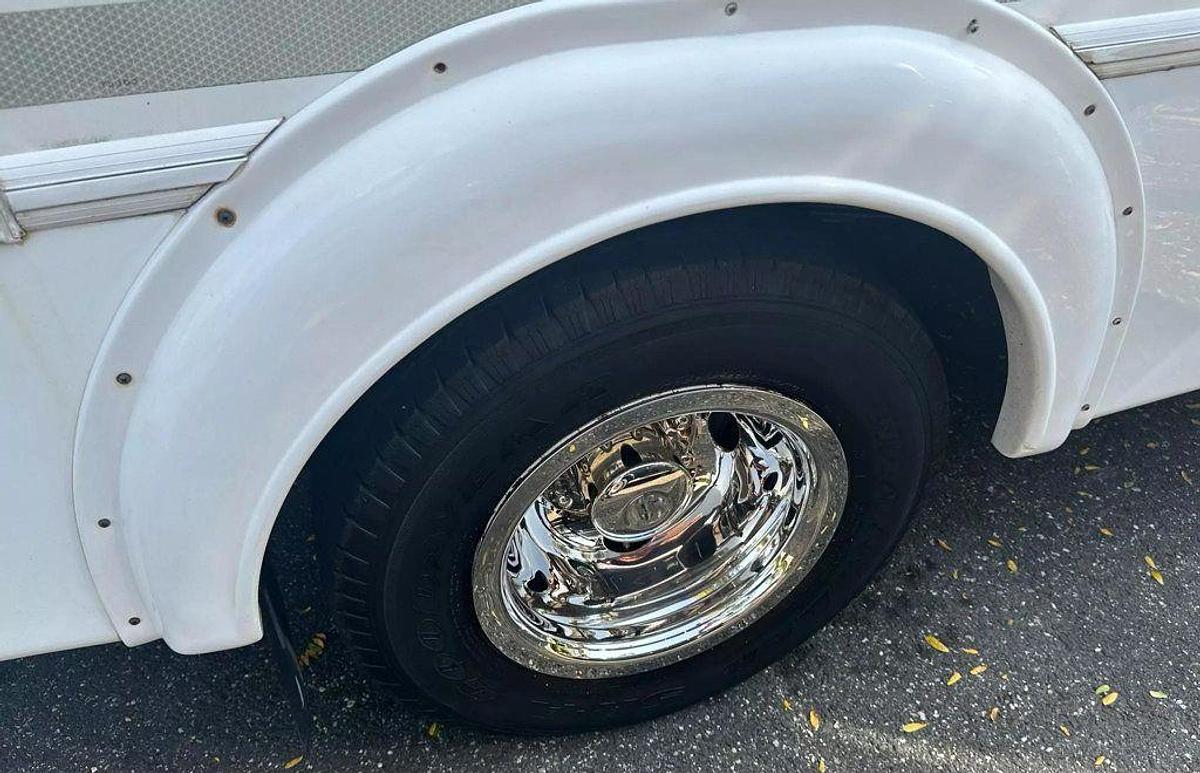 Refurbished 2015 Ford E-350 Non CDL 8/4 Wheelchair Shuttle Bus